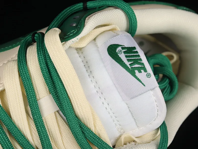 All Categories Nk SB Dunk Series Nk SB Dunk Low Low-top Sneakers Nk Dunk Low White and Green Distressed Tags Customized version of deconstructed strap casual sneakers DD1503-112